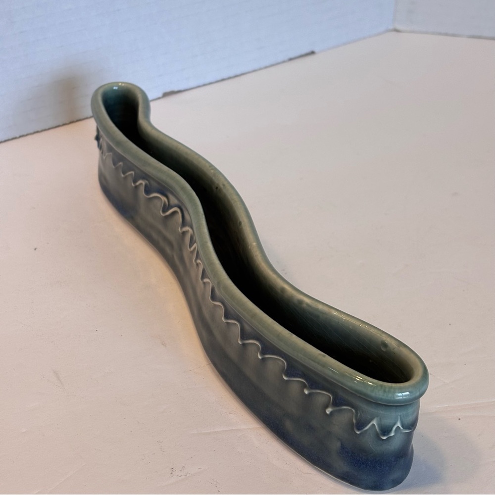 Wavy Ceramic Planter - Picture 8 of 10